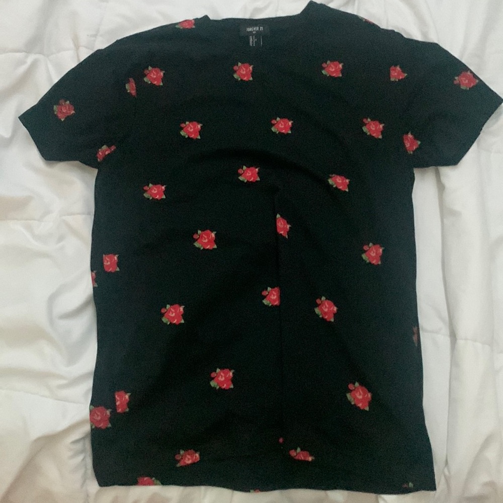 Forever 21 black short sleeve shirt with roses